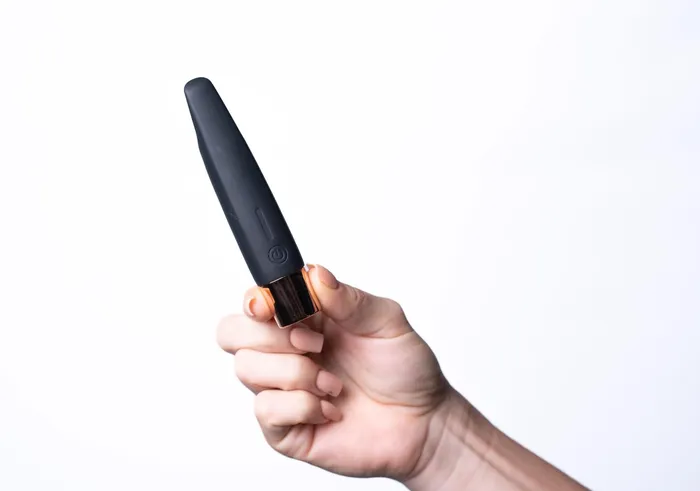 Vibrators | Maia Toys Aspen 15-Function Rechargeable Wireless Flickering Tip Vibrator - Black